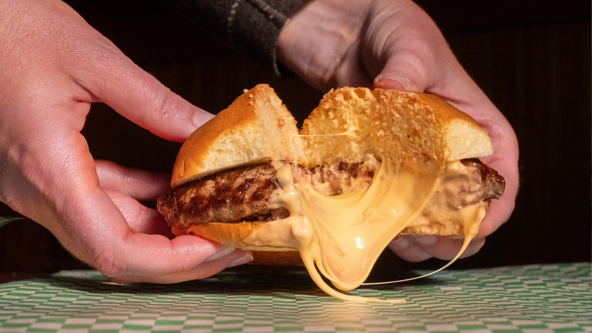 juicy lucy hamburger