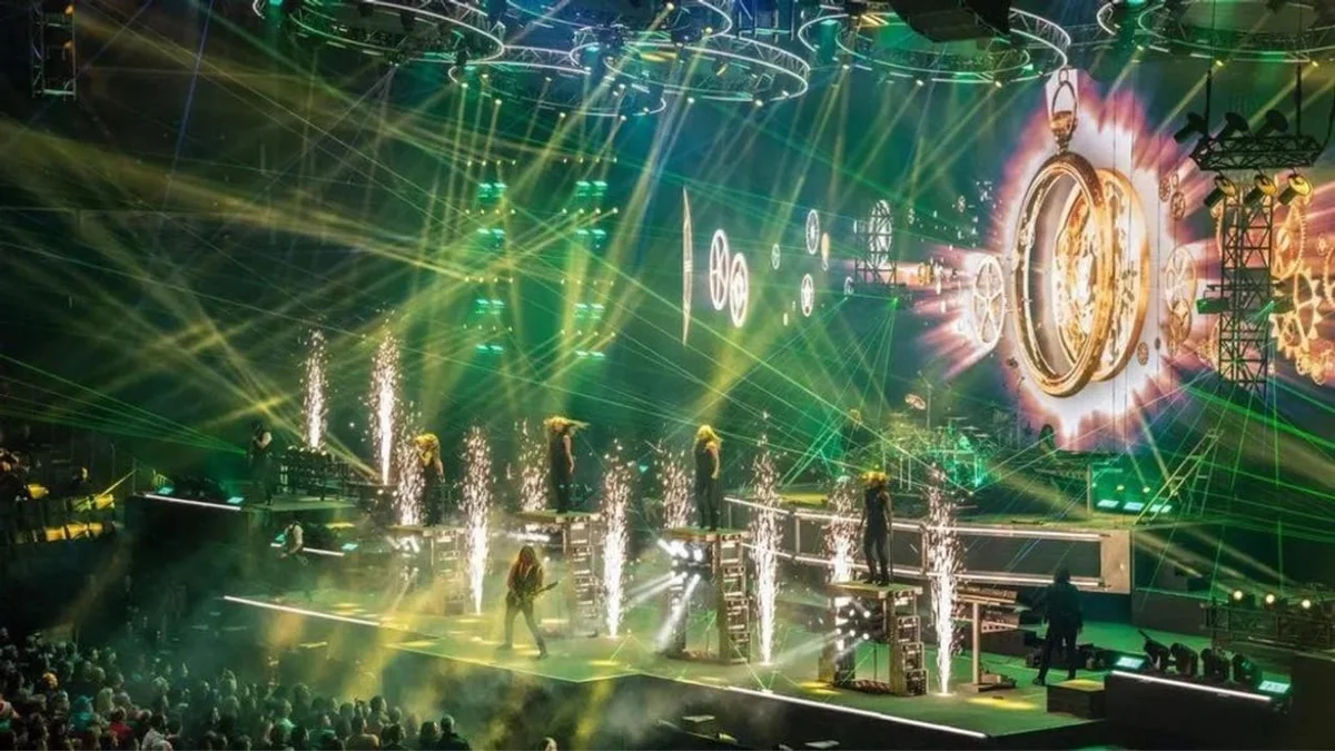 green kush in clear plastic container