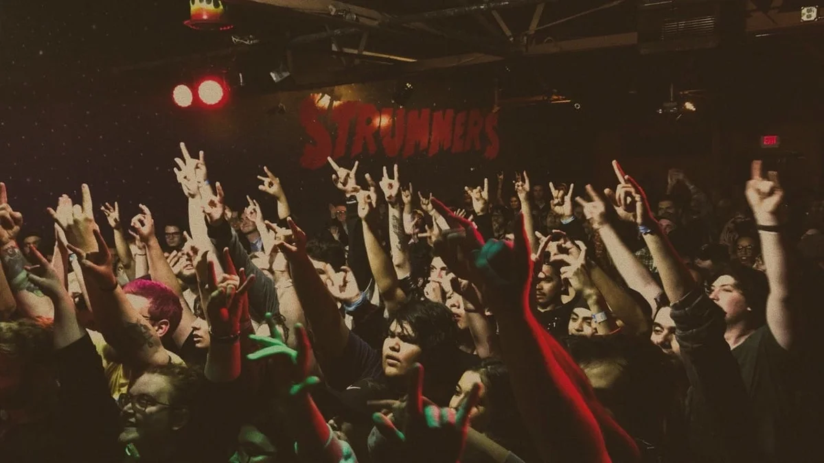 green kush in clear plastic container
